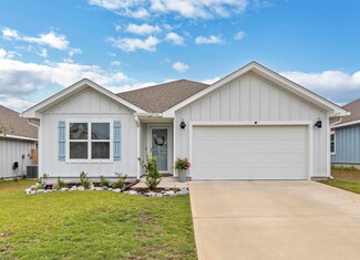 213 Laurel Hill St, Crestview, FL 32539