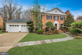 8105 Horseshoe Ln, Potomac, MD 20854