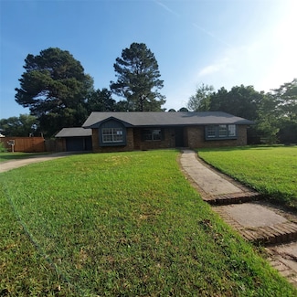 14 Palm Dr, Texarkana, TX 75503