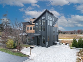 10 Chestnut Place, Hingham, MA 02043