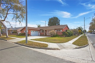 3218 W Ravenswood Dr, Anaheim, CA 92804