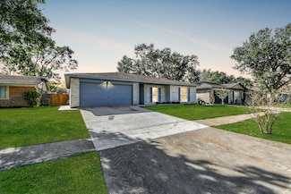 13707 Towne Way Dr, Sugar Land, TX 77498