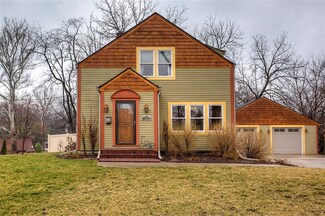 3823 Lincoln Place Dr, Des Moines, IA 50312
