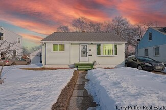 2652 Liberty Rd, Norton Shores, MI 49441