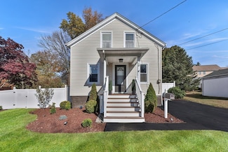 28 Mason Ave, Somerset, MA 02726