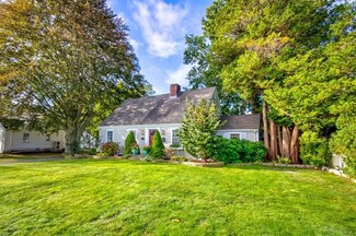 14 N Pleasant St, South Dartmouth, MA 02748