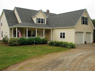 12 Lighthouse Ln, Manchester, ME 04351