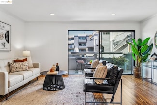 3 Embarcadero W Unit 152, Oakland, CA 94607