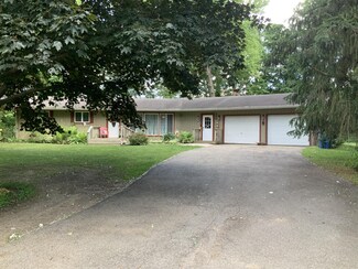 206 E 112th St, Grant, MI 49327