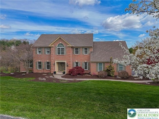 1779 Creek View Dr, Fogelsville, PA 18051