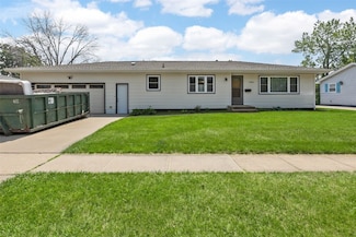 1083 Rainbow Blvd, Hiawatha, IA 52233