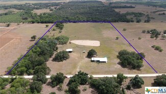 301 County Road 439, Stockdale, TX 78160