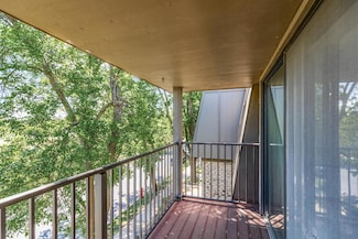 2200 Nevada Ave S Unit 320, Saint Louis Park, MN 55426