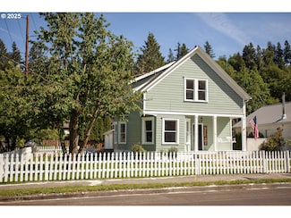 122 Center St, Oregon City, OR 97045