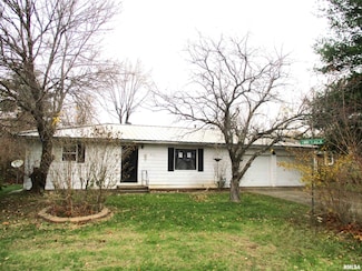 211 E Southmoor St, Manito, IL 61546