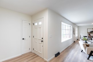 585 Greenlea Dr, Hamilton, OH 45013