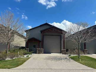 5422 Collectibles Ct, Bay Harbor, MI 49770