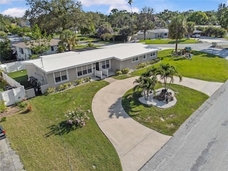 327 Sunny Ln, Belleair, FL 33756