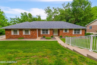 1101 Maplewood Ct E, Jefferson City, MO 65109