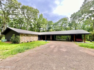 26060 U S 51, Crystal Springs, MS 39059