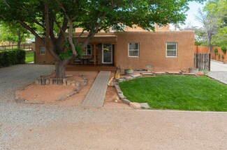 612 Charles Place NW, Los Ranchos, NM 87107