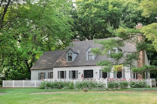 315 White Pine Rd, Delafield, WI 53018