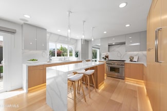 31922 Lyndbrook Ct, Westlake Village, CA 91361