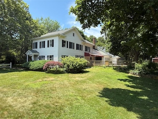 49925 Main Rd Unit 1st Floor, Southold, NY 11971