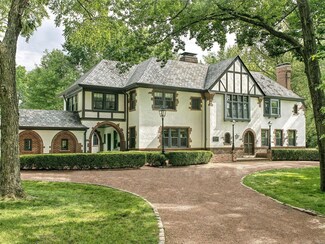 7948 Park Dr, Saint Louis, MO 63117