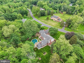 706 Crown Meadow Dr, Great Falls, VA 22066