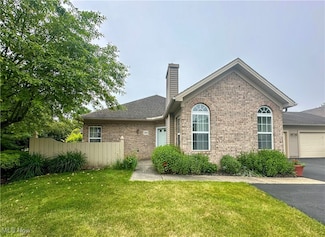 203 Willow Brook Dr NE, Warren, OH 44483