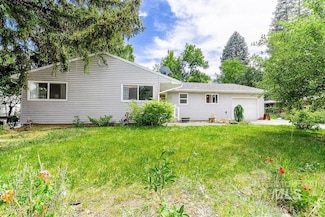 1021 E 5th St, Moscow, ID 83843