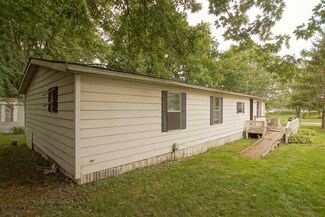7703 W Swick Rd, Claypool, IN 46510