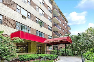 100 Diplomat Dr Unit 3J, Mount Kisco, NY 10549