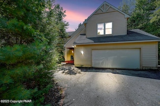 574 Pinecrest Dr, Pocono Pines, PA 18350
