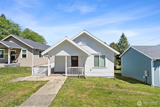 919 Barnhart St, Raymond, WA 98577