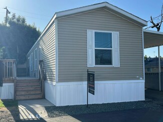 820 S Chinowth St Unit 80, Visalia, CA 93277