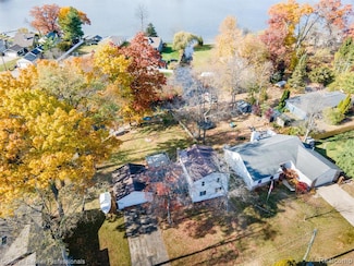 1290 Bablon Dr, White Lake, MI 48386