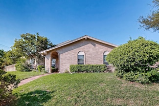 402 Los Santos Dr, Garland, TX 75043