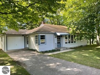 3262 S Good Harbor Trail, Cedar, MI 49621