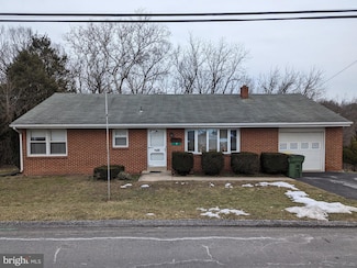 12 Oakshire Dr, Hummelstown, PA 17036