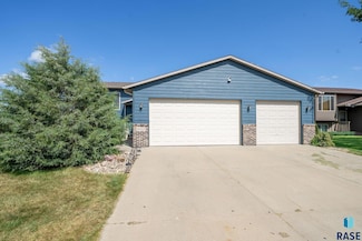 4112 W 92nd St, Sioux Falls, SD 57108