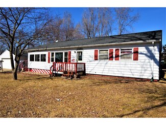300 Marion St, Hiawatha, IA 52233