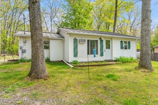 4042 Janet St, Harrison, MI 48625