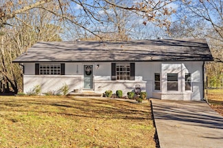 118 N Midway Dr, Tunnel Hill, GA 30755