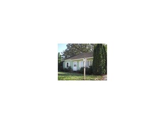 745 Park Ct, Hiawatha, IA 52233