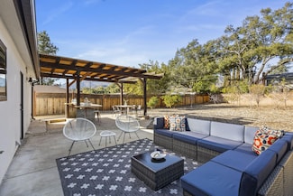 1285 Fierro Dr, Ojai, CA 93023
