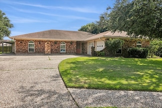 716 Sierra Cir, Port Neches, TX 77651