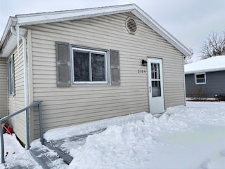 2104 Grand Ave, Muscatine, IA 52761