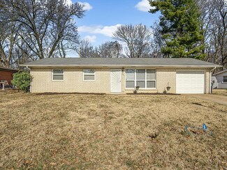 204 Dogwood Ln, Fairview Heights, IL 62208